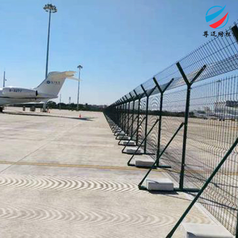 甘肃监狱围栏网 尊迈机场防护网 机场监狱护栏网 三角折弯护栏厂家