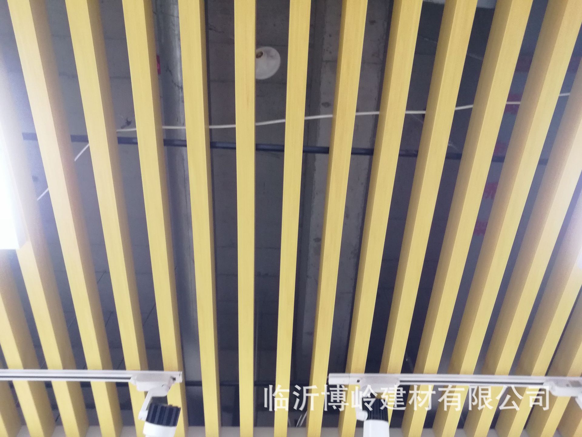 厂家直销50*60U型天花 生态木吊顶天花 商场大厅过道室内吊顶材料示例图15