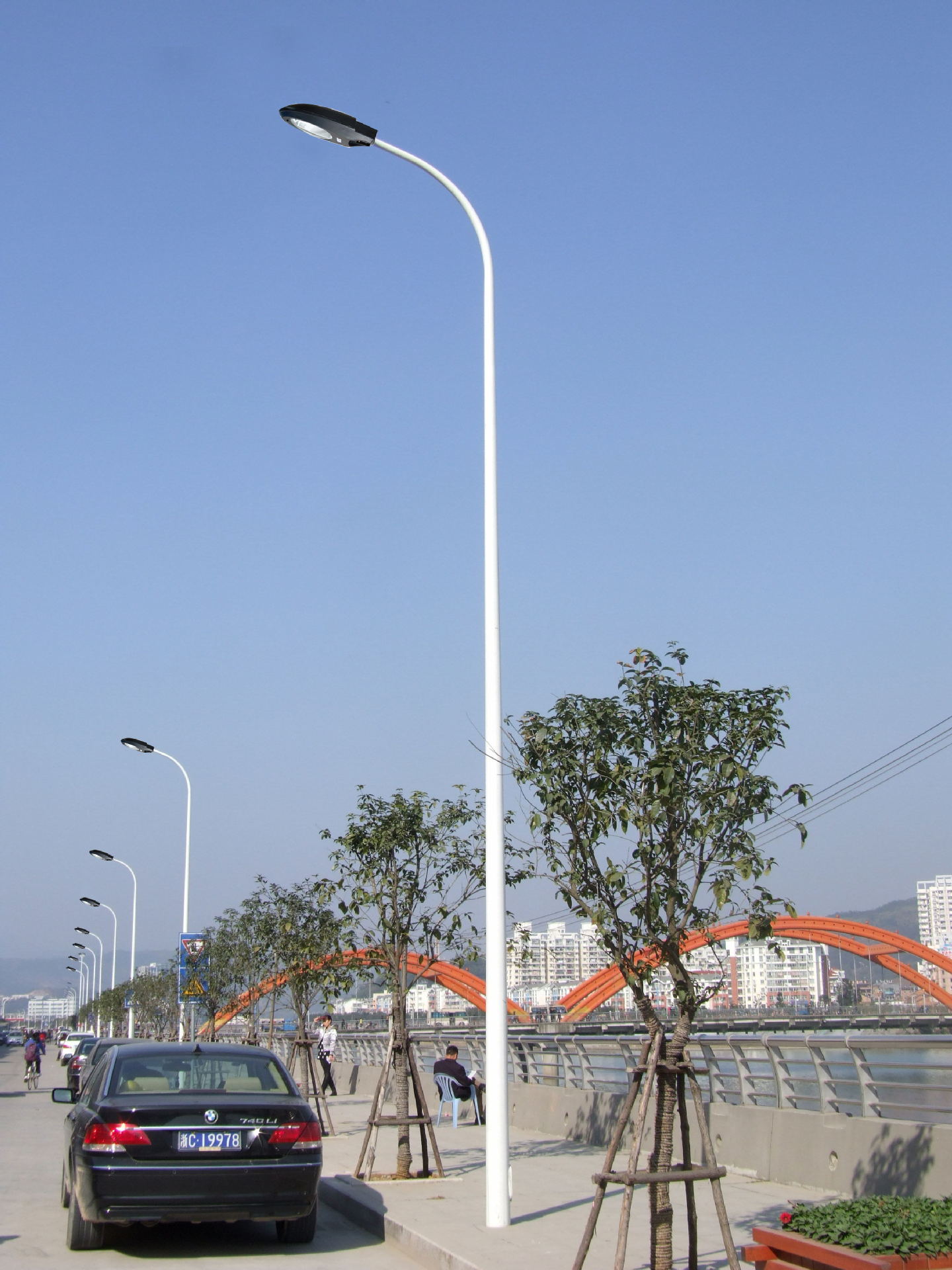 扬州厂家6米自弯臂路灯、热镀锌喷塑 配LED灯具