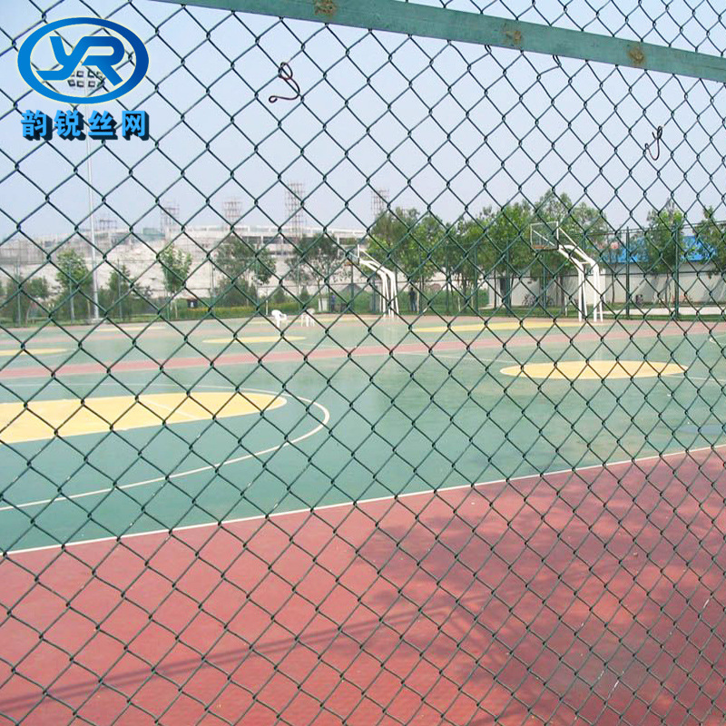 厂家销售球场围栏 运动场隔离网 勾花护栏网 体育场围网 可定制图片