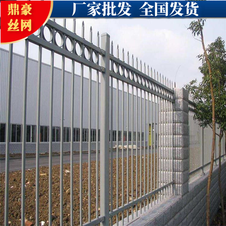 养殖锌钢护栏 锌钢住宅护栏管 学校锌钢护栏围栏直销厂家 鼎豪丝网