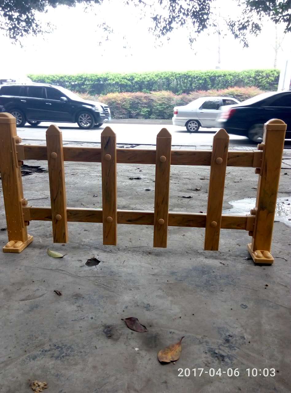 供应拉萨PVC塑钢木纹色栏杆  围栏