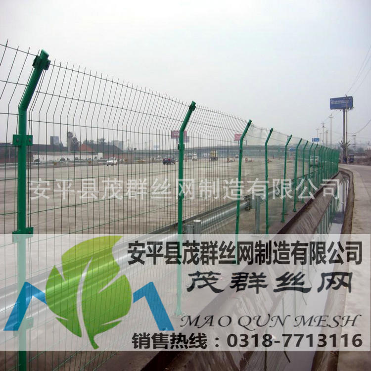 护栏网 公路围栏网 双边围网 框架防护网 1X3米现货供应厂家示例图5