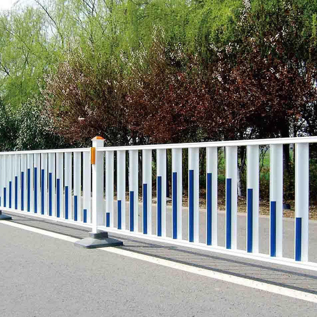 河北锌钢市政护栏 隔离栏 公路防护栏 马路交通护栏 铁艺道路防撞护栏
