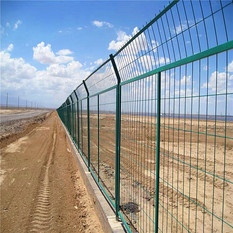 河北安平护栏网 绿色铁丝护栏网 公路隔离网 安平工厂 佳星