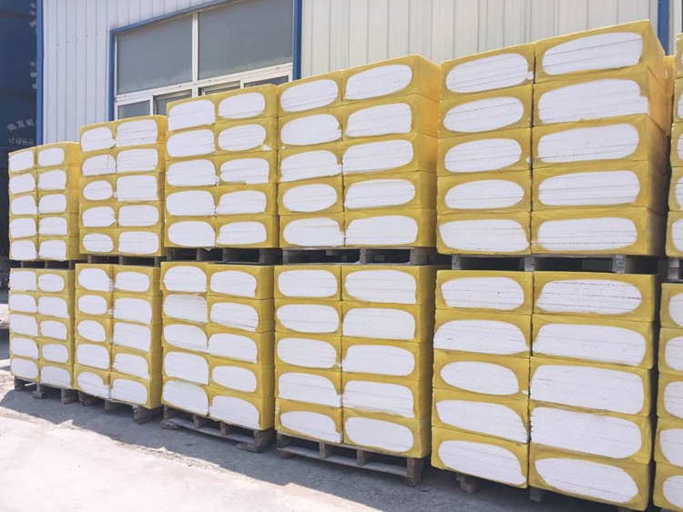 轻匀质防火保温板供应   明和达公司无机不燃保温板    匀质聚苯板厂家