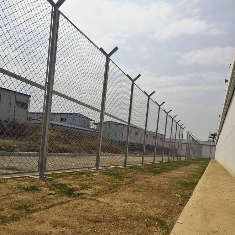 养鸡用铁丝网护栏 高速公路护栏网 昌邦 高速道路双边防护栏网