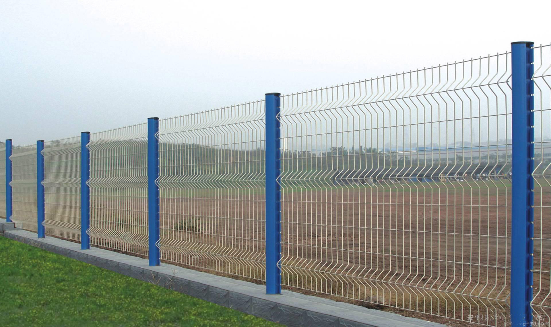 高档小区专用折弯铁丝网围栏网，市政围墙铁丝护栏网价格示例图5