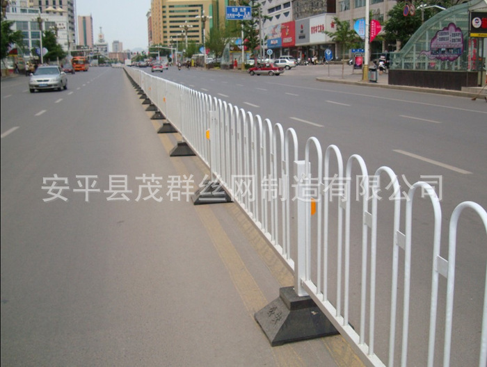 市政交通护栏|京式隔离栅|道路围栏防护网|公路隔离网|铁马厂家示例图5
