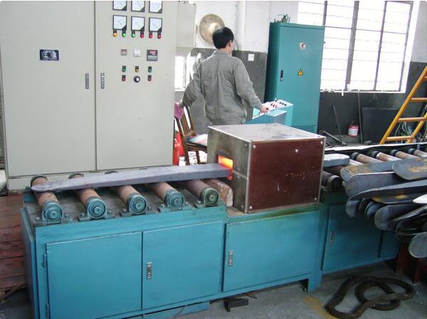济南厂家直销中频电炉自动上料锻造炉加热能力强