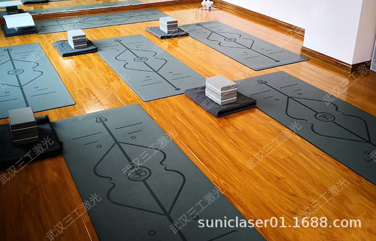 健身瑜伽垫激光雕刻机 地垫泡沫垫激光雕刻体位线图案新机型高效示例图3