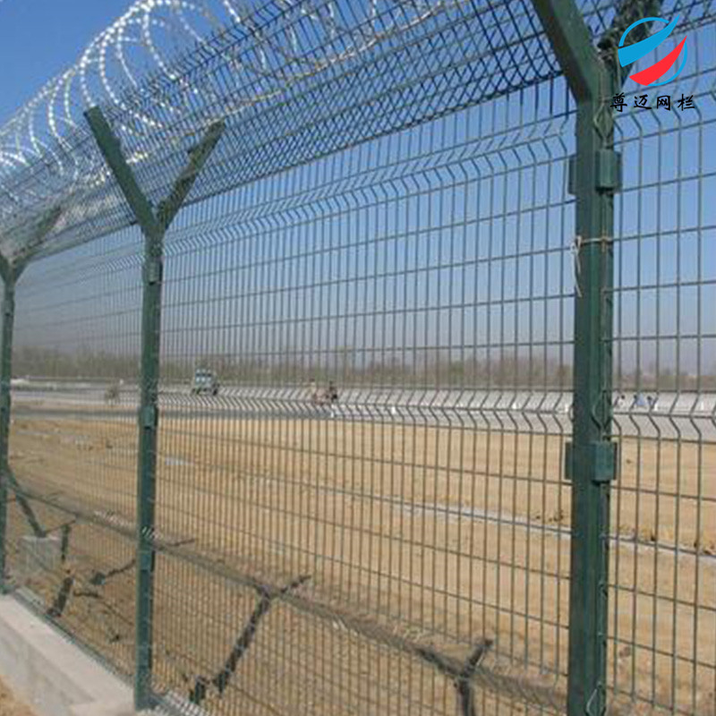 长沙监狱隔离栅 尊迈机场围界网 刀刺护栏网 三角折弯护栏厂家