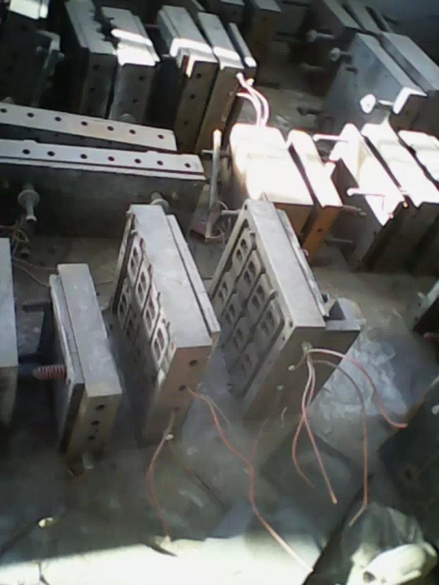 铸造模具-射芯机模具-热芯盒覆膜砂模具-翻砂模具制作设计-壳芯机示例图2