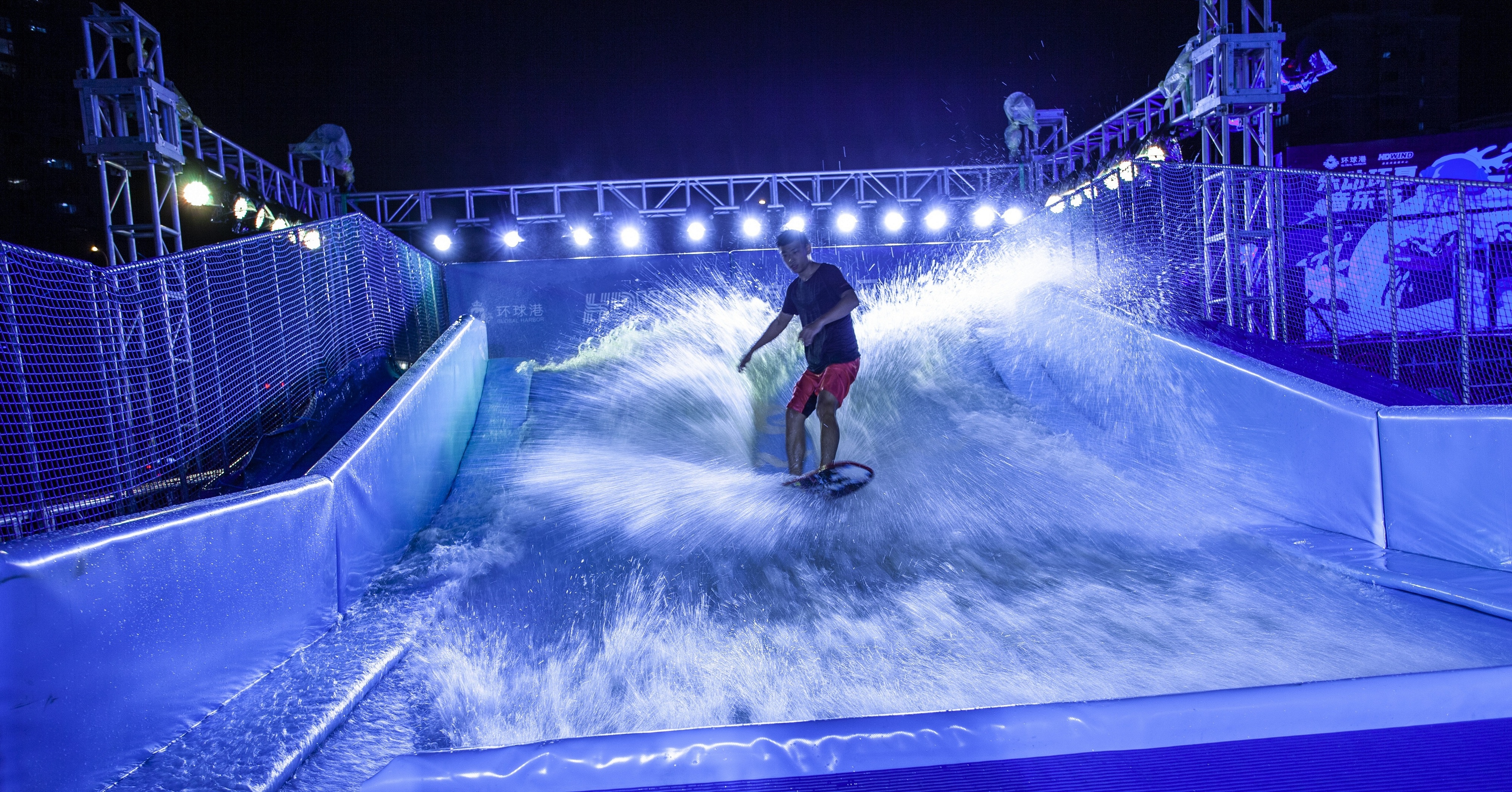 全国出售冲浪模拟器厂家上海鸣响滑板冲浪浪逆风室内冲浪体验馆价格