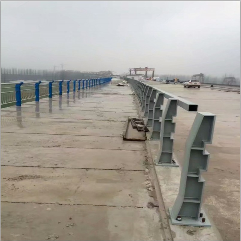 西安桥梁复合管护栏 厂家供应防撞栏杆 陕西不锈钢复合管桥梁防护栏杆