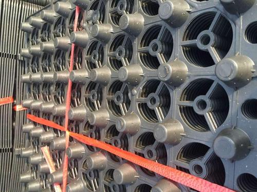 乐山车库顶板20mm排水板销售：各种型号，30mm地下车库排水板厂家