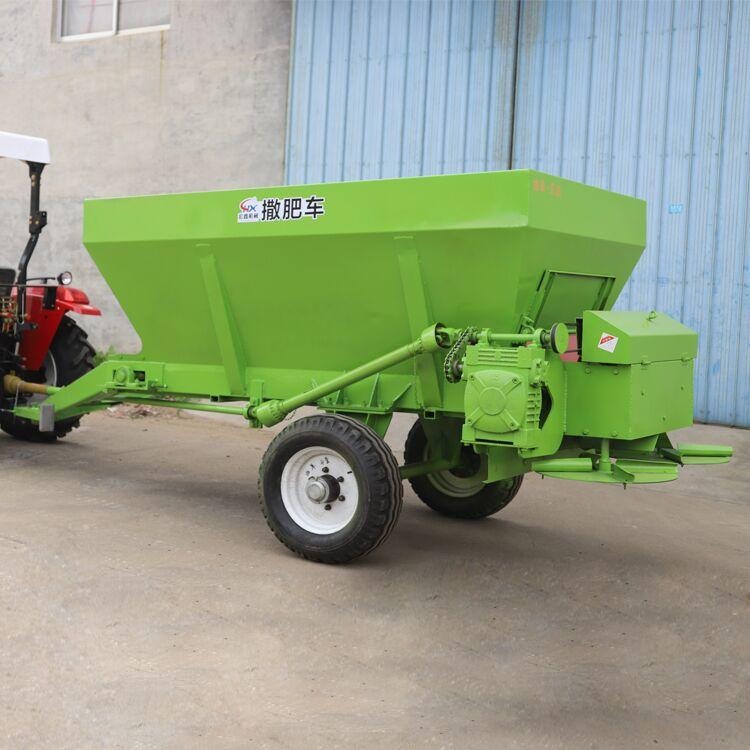 双联 供应大型有机肥撒肥机 液态肥抛撒机 农用有机肥撒粪车现货图片