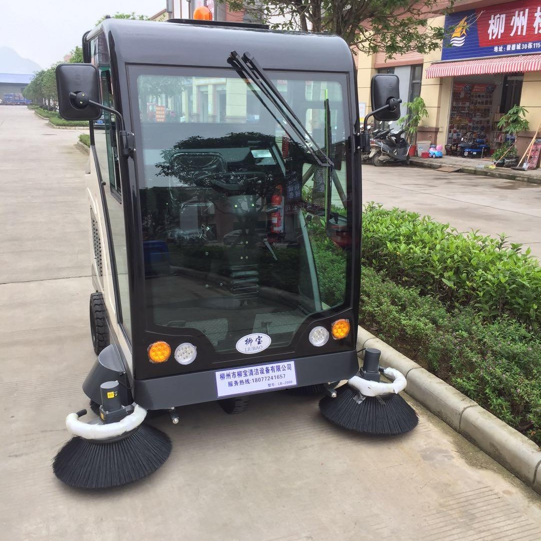 广西柳宝LB-2000驾驶式洗地机 驾驶式清扫车柳州驾驶式扫地车 电动商用扫地车