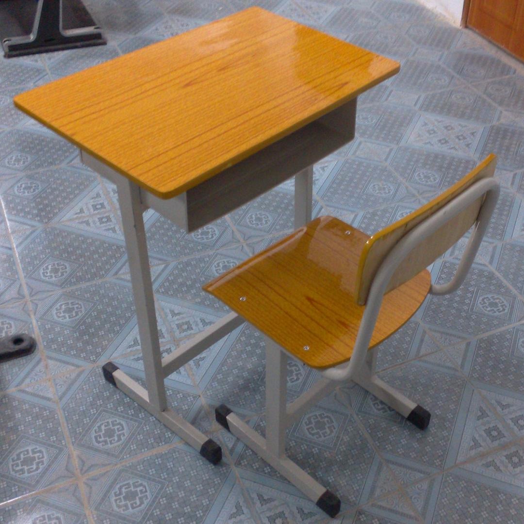 福州观澜小学课桌椅图片