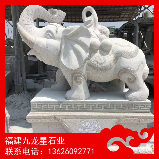 黄锈石小象 石雕大象驮小象 泉州动物厂家