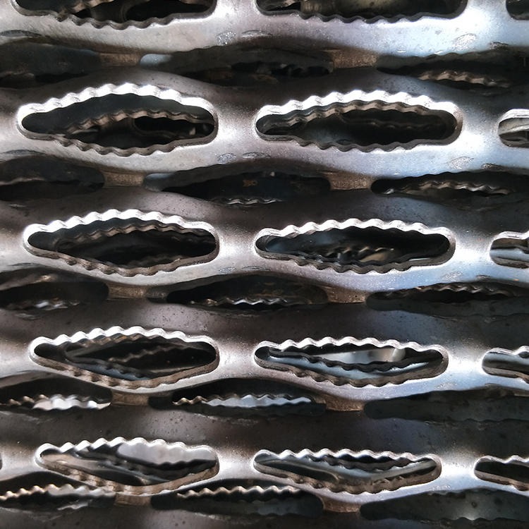 欧腾 防滑板生产厂家 碳钢防滑板 庐山镀锌铁板脚踏板 鳄鱼嘴防滑踏步板厂家