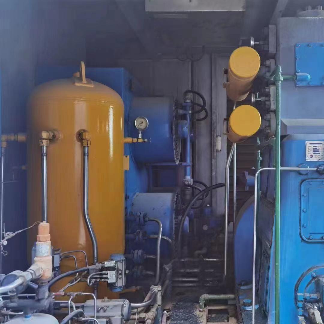 出售13年金星CNG子站压缩机  两级压缩  进气压力3-20MPa  二手LNG加气机设备   蚌埠联合CNG压缩机 