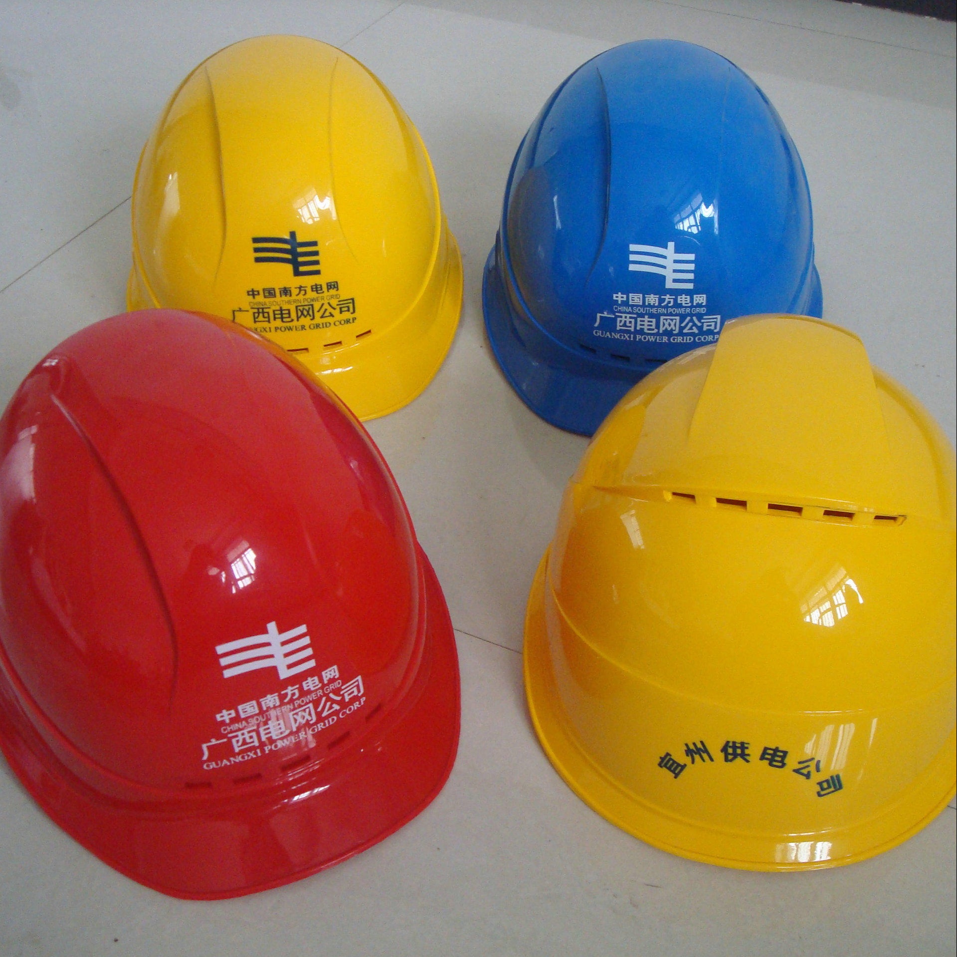 电力电工安全帽 工地施工安全头盔 透气孔型安全帽 透气安全帽图片