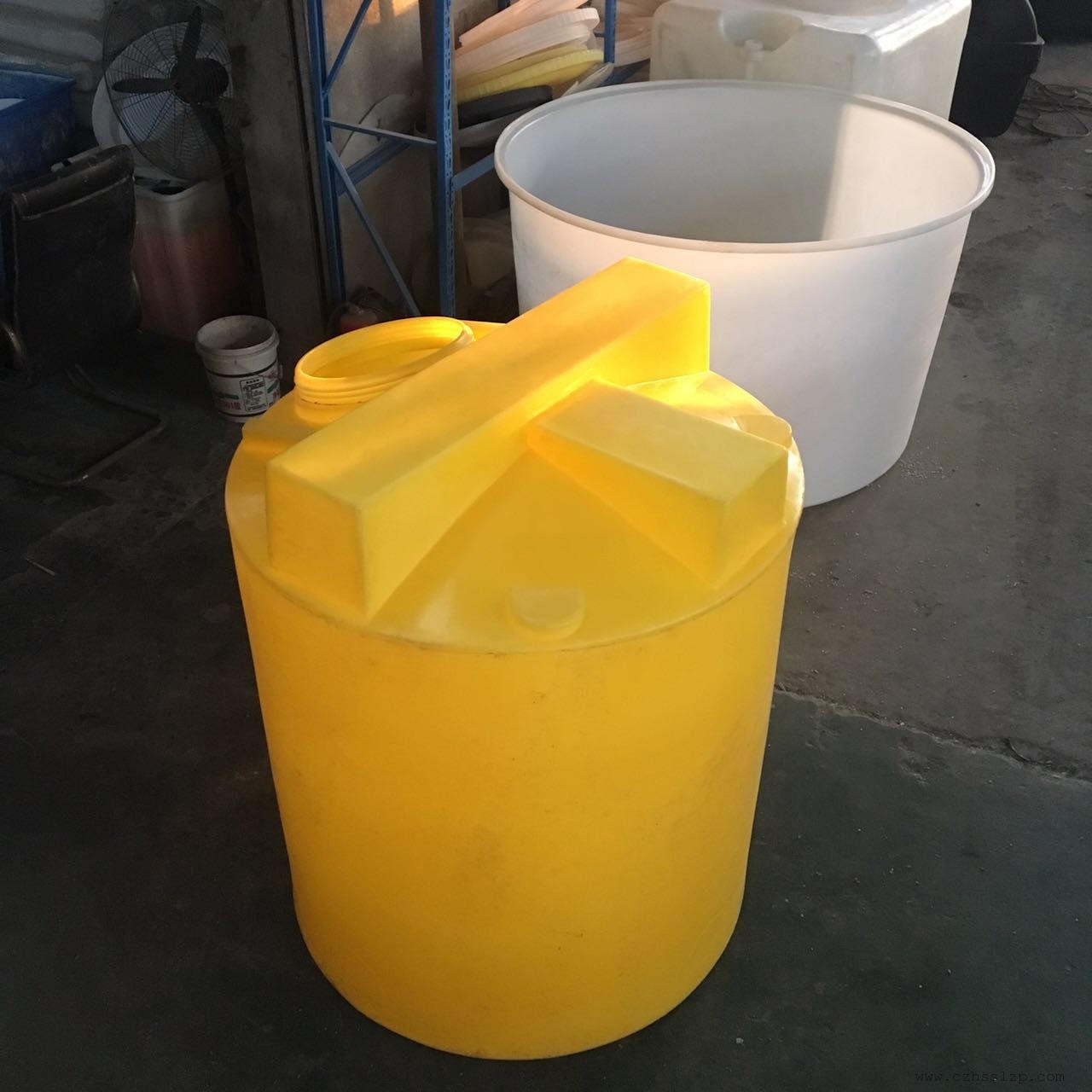 300升施肥搅拌桶生产厂家 锥底搅拌罐加工定制 带投加泵配套定制