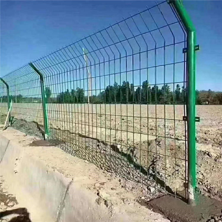 现货绿色高速公路围栏钢丝网园林绿化双边丝护栏网防撞防爬养殖网