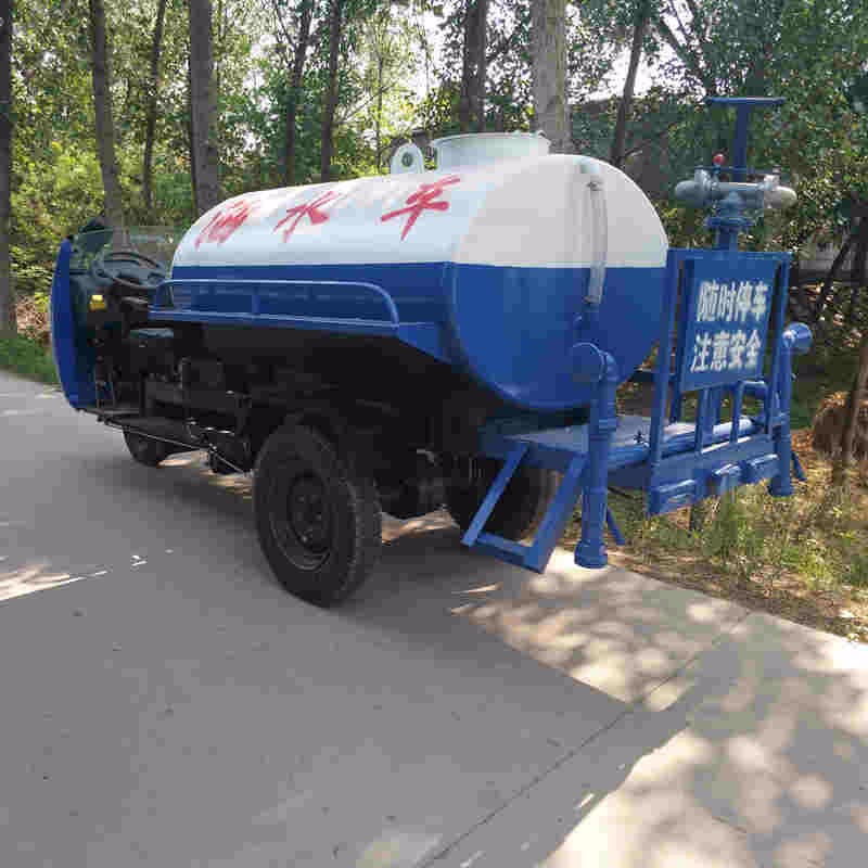园林绿化5方洒水车 水罐消防车 多功能洒水车 洒水车厂家洒水价格图片