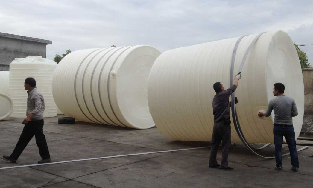 涪陵塑胶水塔厂家 水处理大型塑料水箱销售 环保防晒托力卡pe水塔批发
