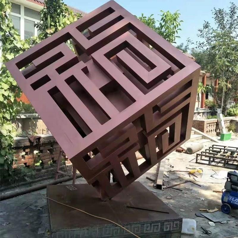 不锈钢雕塑 镂空艺术雕塑 金属正方形雕塑 大型魔方雕塑