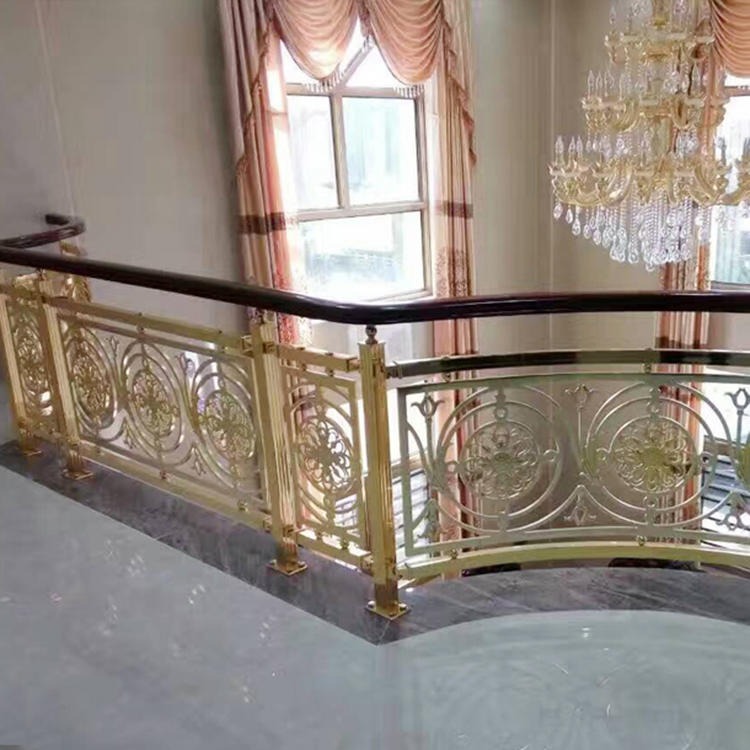 禹州别墅铜楼梯 散发豪华的光圈图片