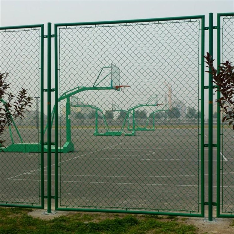 德兰供应 体育场围栏网 学校篮球场围网 绿色浸塑勾花护栏网