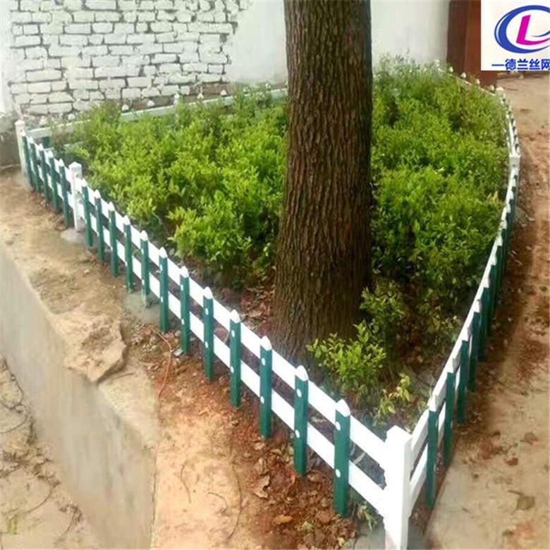 塑钢草坪护栏 PVC草坪护栏 德兰隔离型草坪护栏优质厂家