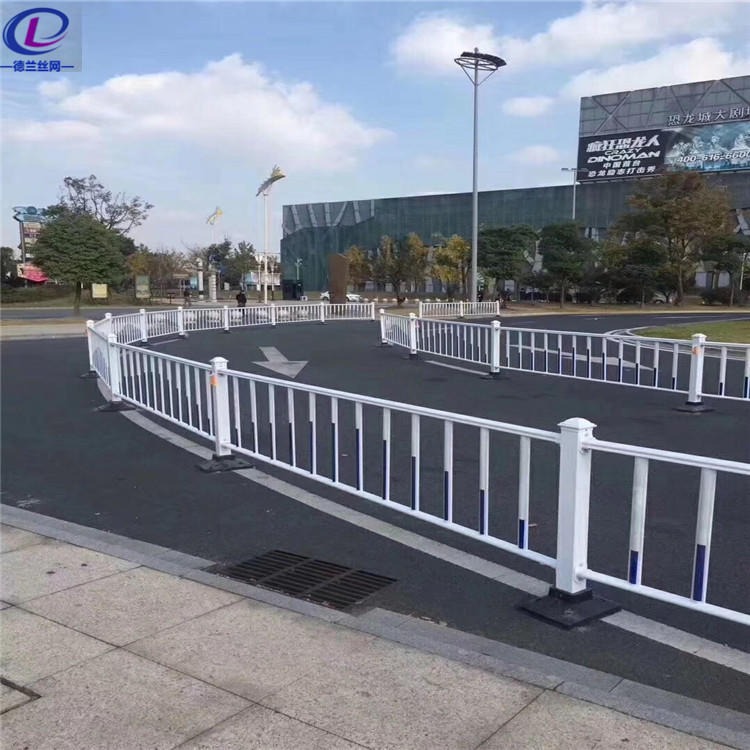 市政护栏 人行道路防护栏 德兰喷塑非机车辆隔离栏批发定制