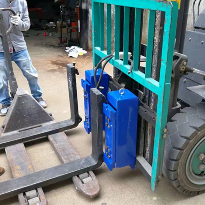 上海内燃机叉车秤厂家 汉衡燃油叉车搬运秤 3吨轮式内燃机叉车称重图片