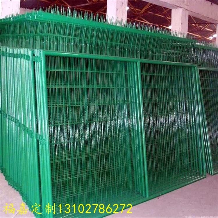 浸塑护栏网定做、供应浸塑网片护栏、绿色浸塑护栏网