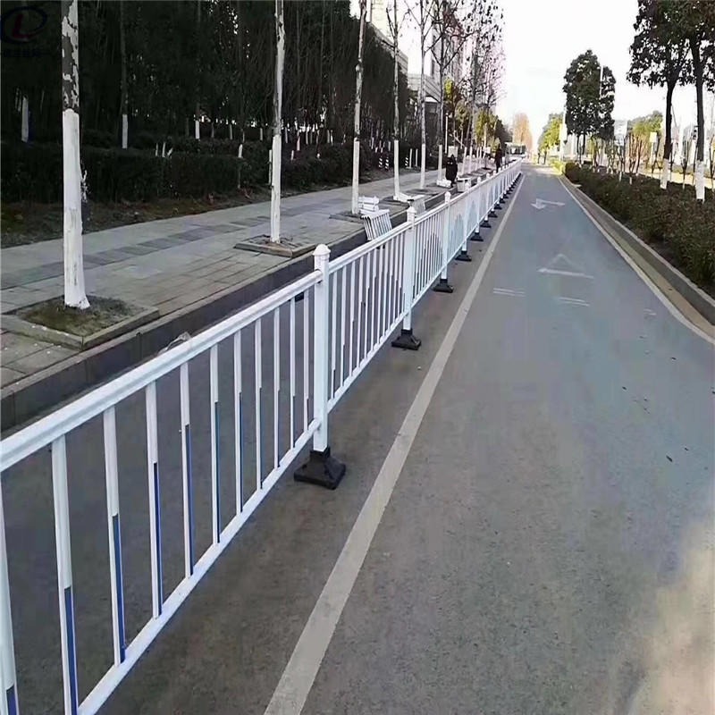 市政道路护栏 人行道车辆交通道路护栏 德兰定制反光市政道路防撞栏