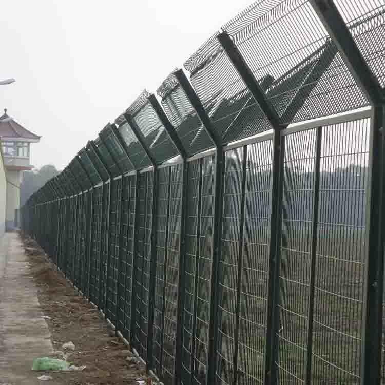 Y型护栏网 监狱隔离围栏 机场防护网 绿色铁丝网围栏 机场防护栏