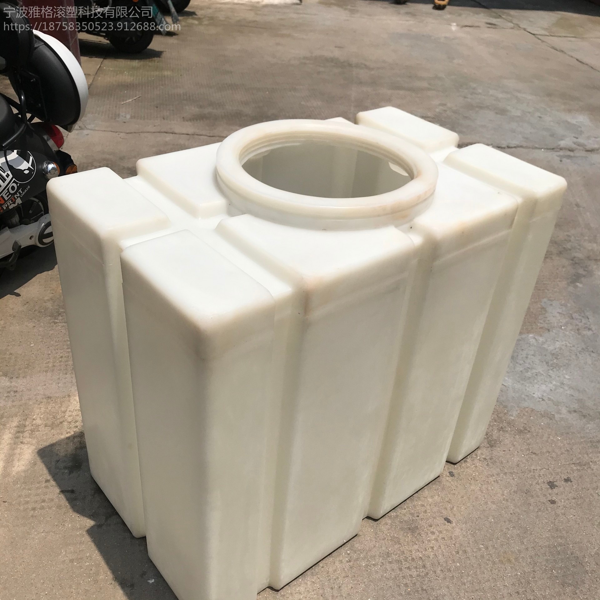 雅格 塑料水箱食品级家用大容量塑料水罐 牛筋料加厚汽车水箱 耐酸碱200升300升500升运输罐