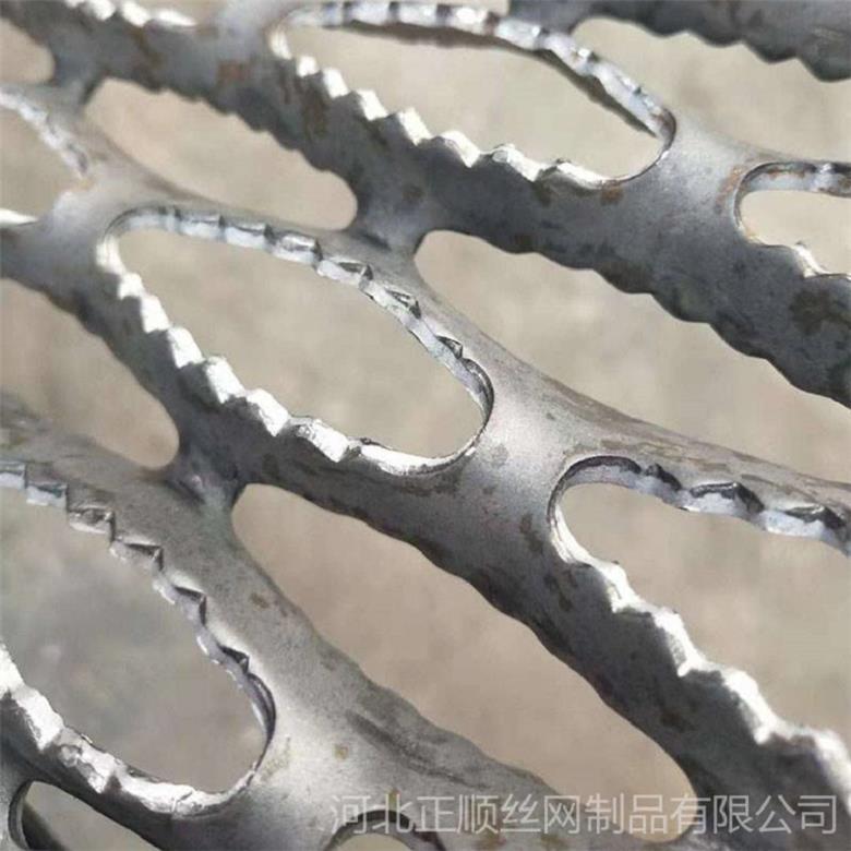 供应主产区齿形脚踏板 正顺丝网制品厂家直销 不锈钢防滑板专业合作社