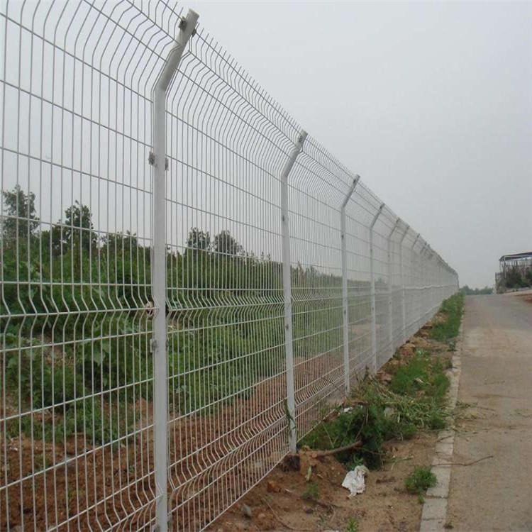 安平百瑞供应公路护栏网  绿色铁丝围栏网 绿色防护围栏现货