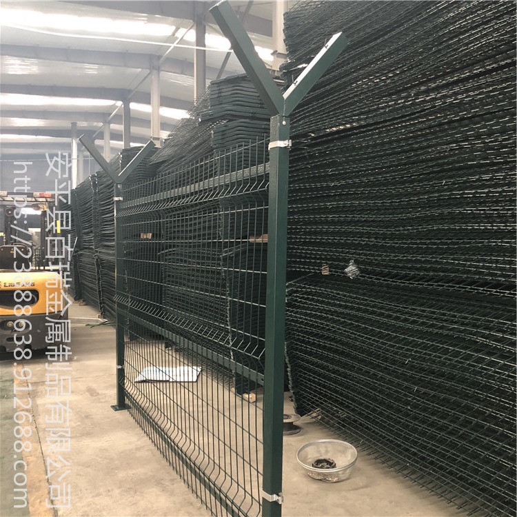 监狱机场隔离网 Y型安全防护网 钢筋网围界生产厂家图片
