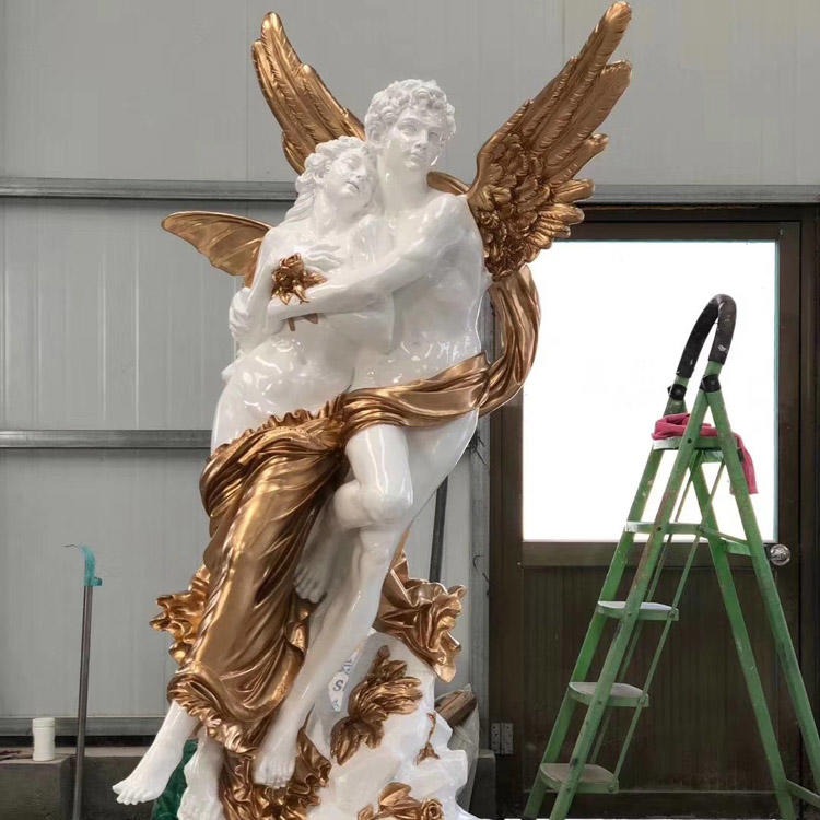 带翅膀的男人雕塑是谁图片