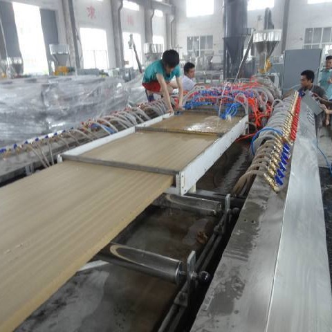 PVC木塑窗台板机器PVC窗台板设备PVC木塑窗台板生产线厂家图片