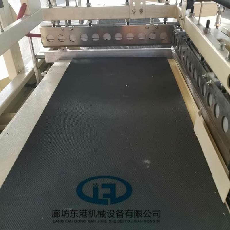 东港 纺织套膜机 各种线轴热收缩包装机 L450密接封切机 小型包膜机图片