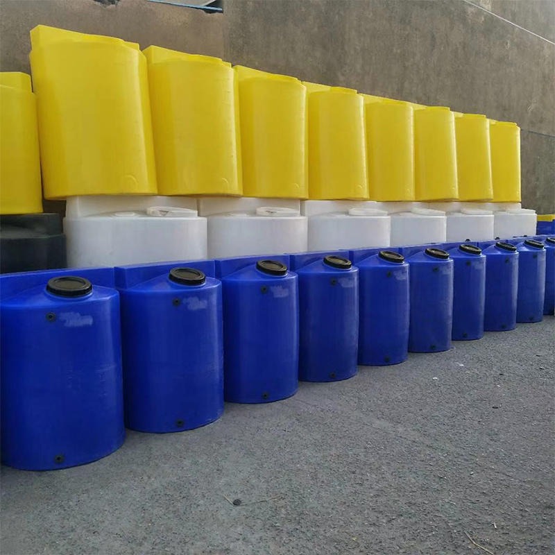 德润达供应加厚肥料桶 PE加药桶 滚塑桶 水处理加药桶 絮凝剂搅拌桶 加药装置图片