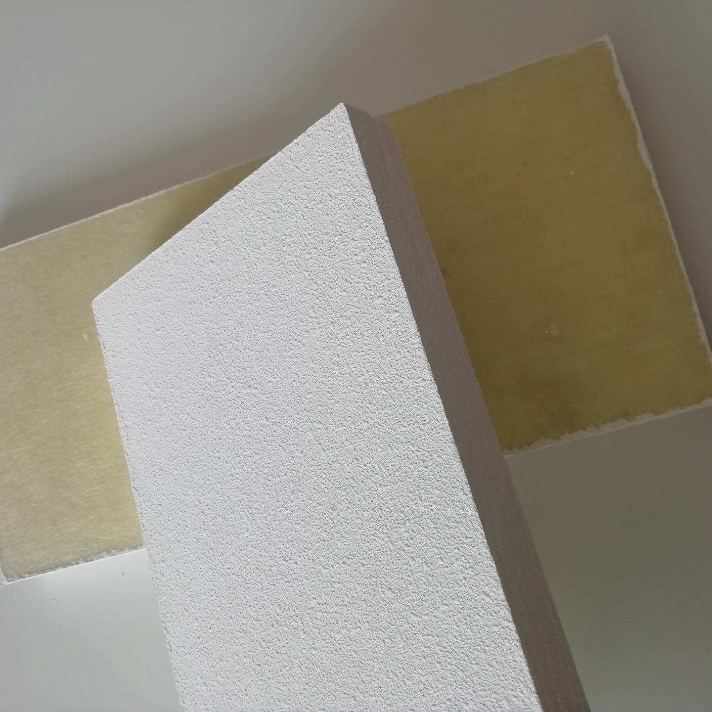 厂家生产岩棉玻纤吸音板 保温岩棉玻纤吸音板吊片 屹晟白色吸音天花板