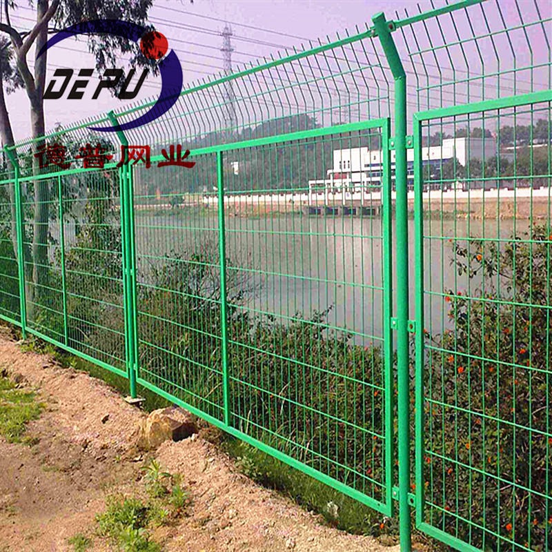 德普厂家直销浸塑护栏网 铁路双边护栏网  德普公路护栏网